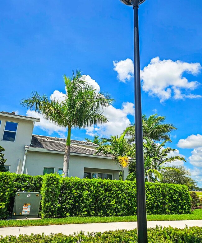 Foto del edificio - 5300 Thatcher Ct