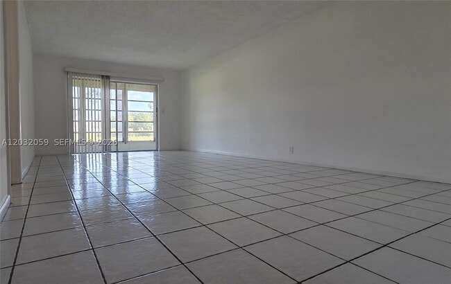 Building Photo - 5510 N Lakewood Cir