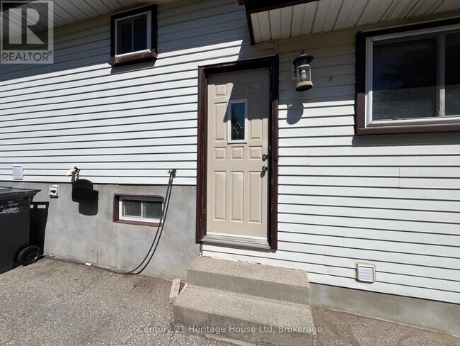 Photo du bâtiment - 375 W Acres Dr