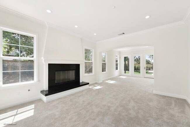 Building Photo - 1664 Aryana Dr