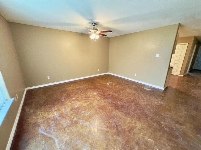 Building Photo - 709 San Saba St