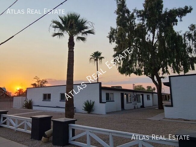 Foto del edificio - COMING SOON!!  Newly Renovated 2 bedroom