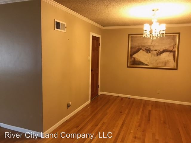 Building Photo - 1319 Broadmoor St