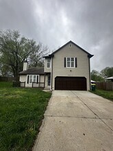 Building Photo - 9911 Parkview Ave