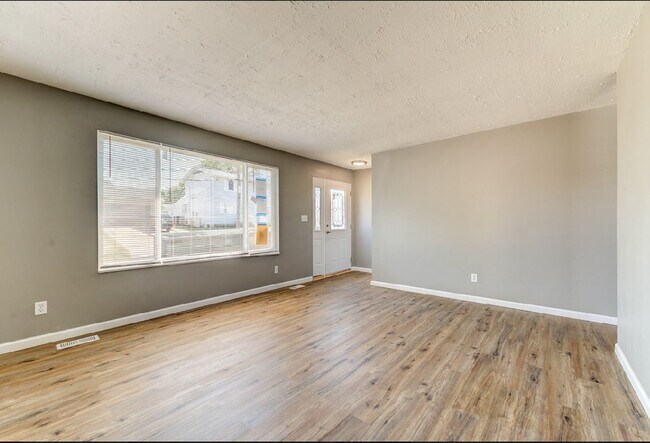 Building Photo - Beautiful Affton Rental