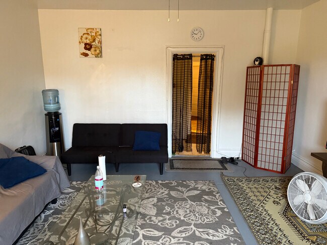 Foto del edificio - 393 N Euclid Ave