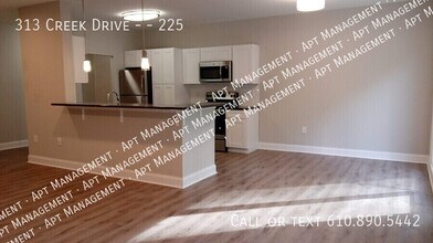 Building Photo - 313 Creek Dr