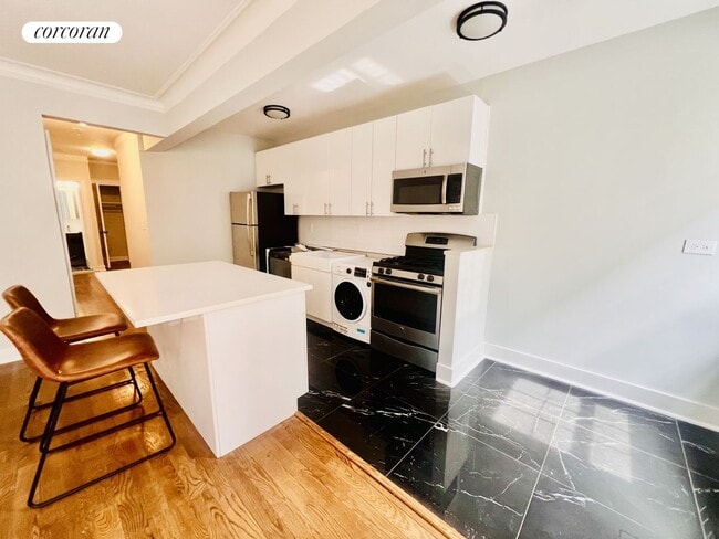 Foto del edificio - 115 E 72nd St