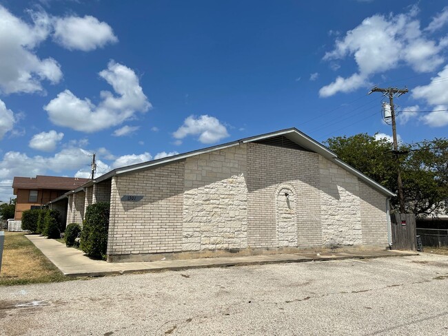 Foto del edificio - 1301 Willow Springs Rd