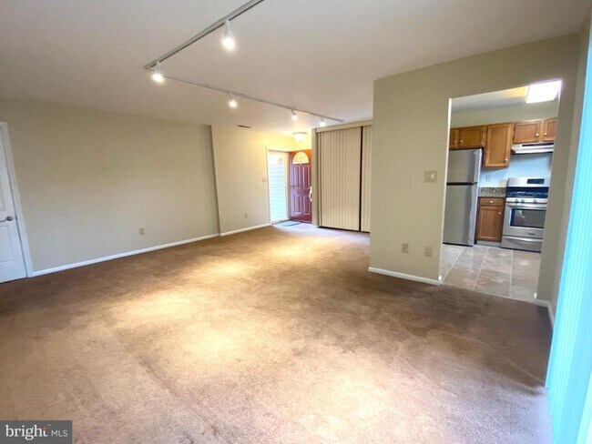 Building Photo - 407 Steeplechase Ct
