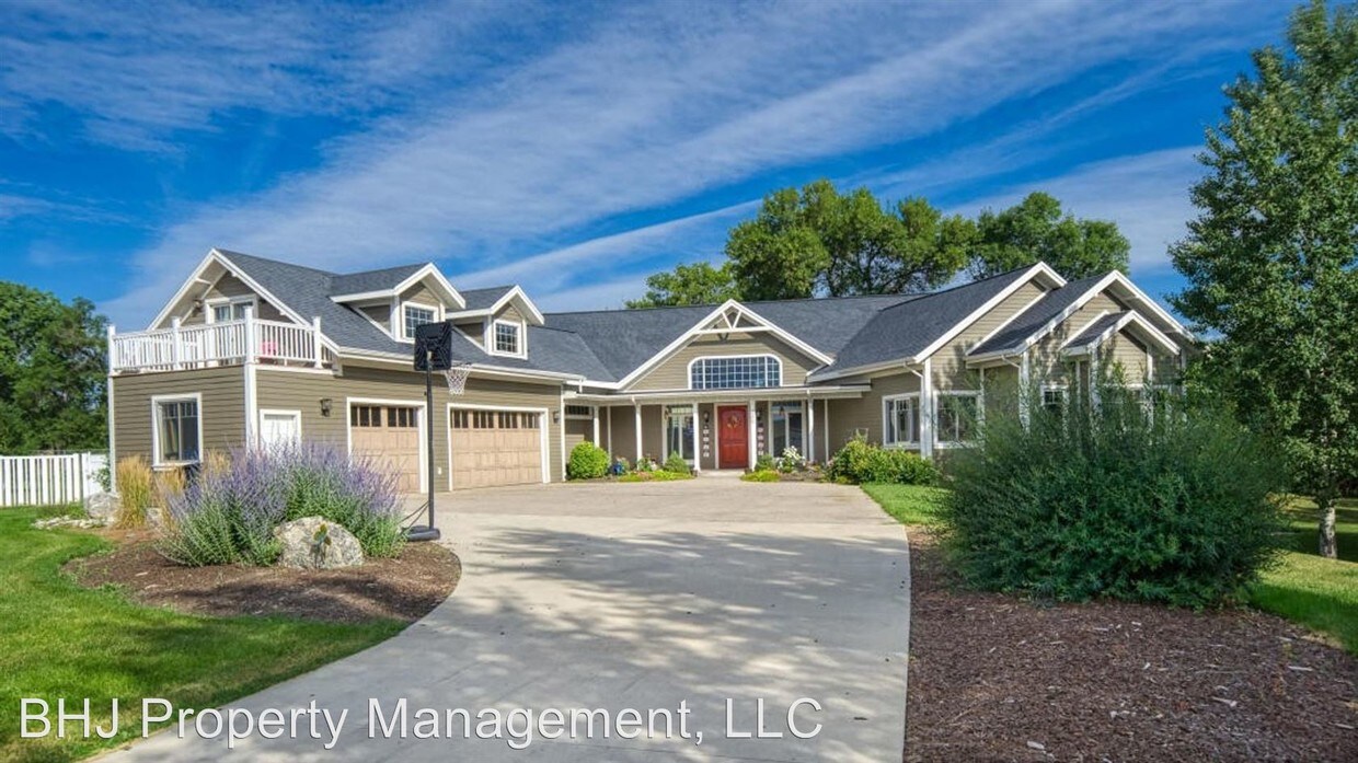 Primary Photo - 4 br, 2.5 bath House - 200 Trail Drive