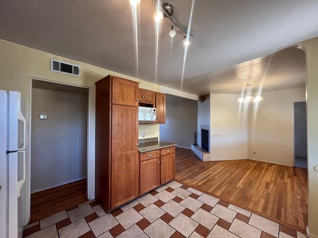 Foto del edificio - Quaint 3 Bedroom 2 Bathroom Home In The NE!