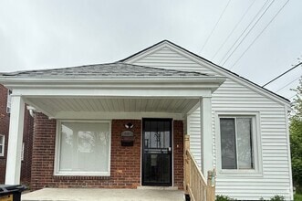 Building Photo - 18851 Klinger St