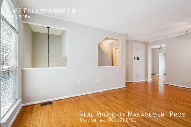 Foto del edificio - 4082 Fountainside Ln