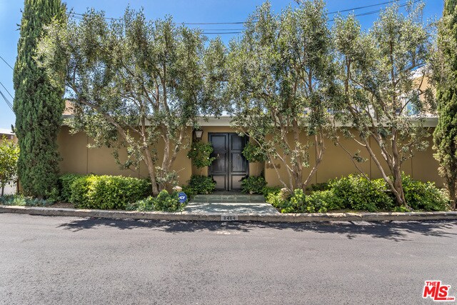 Building Photo - 8464 Franklin Ave