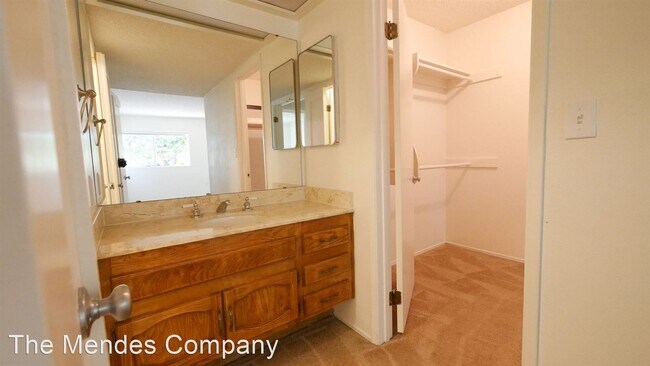 Building Photo - 6884 Hyde Park Dr