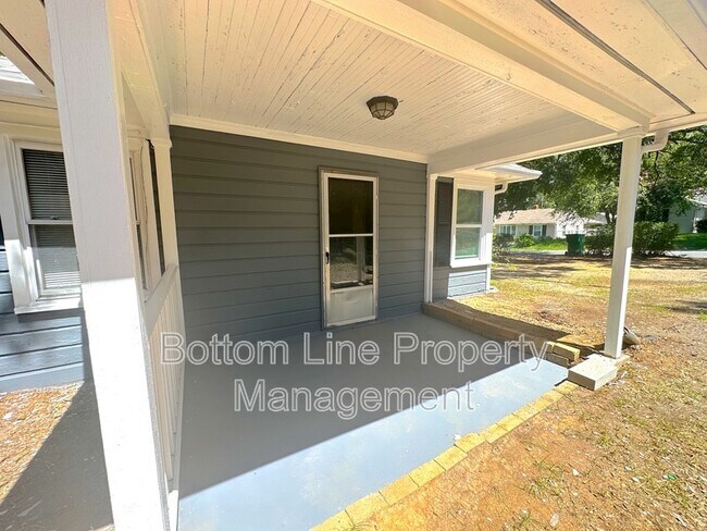 Foto del edificio - 2115 Double Oaks Rd