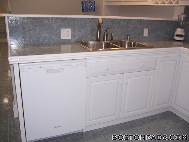 Foto del edificio - 188 Maverick St