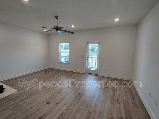 Building Photo - 5 Renea Cv