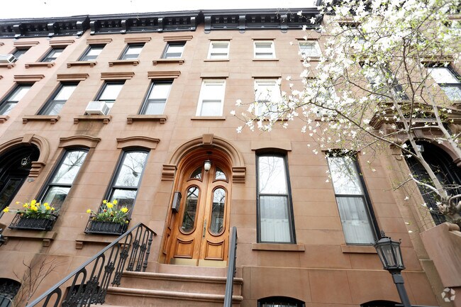 Building Photo - 400 Sackett St