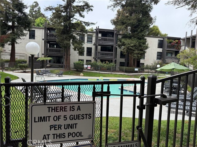 Foto del edificio - 7740 Redlands St