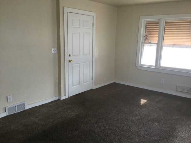 Foto del edificio - 5848-50 N 64th St