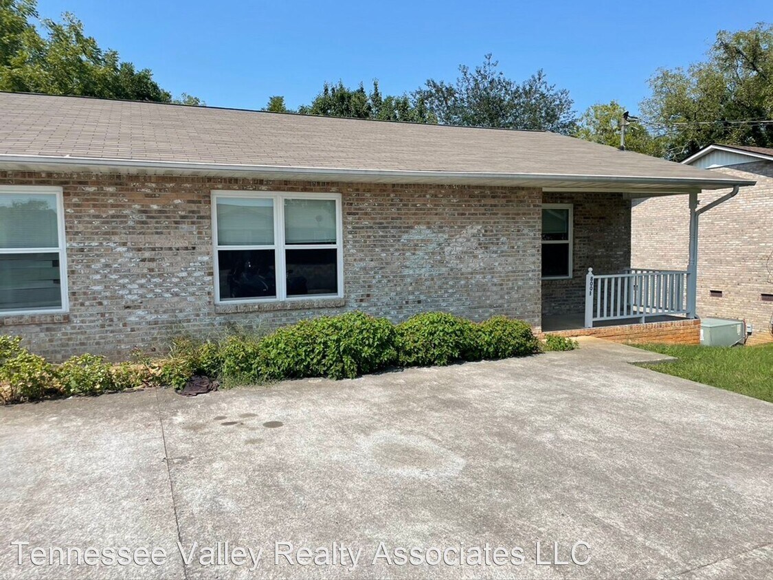 2 br, 1 bath House 800 Kirk Avenue B House Rental in Lenoir City