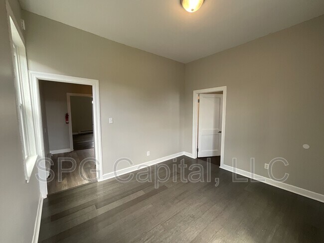 Foto del edificio - 7402 Lincoln Way W
