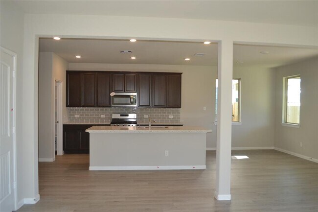 Foto del edificio - 5314 Sunny Ray Dr