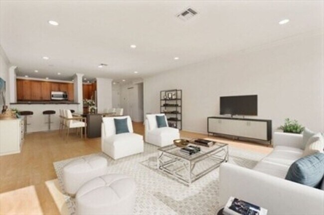Foto del edificio - NEWTON 2 bed 2 bath - 9/1