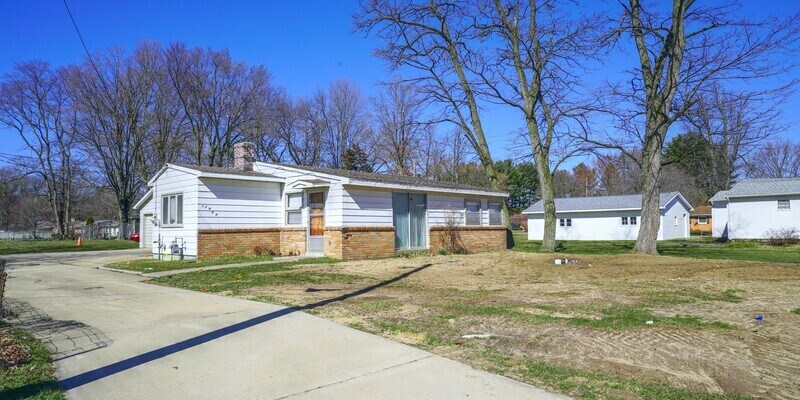 Primary Photo - 17069 State Road 23