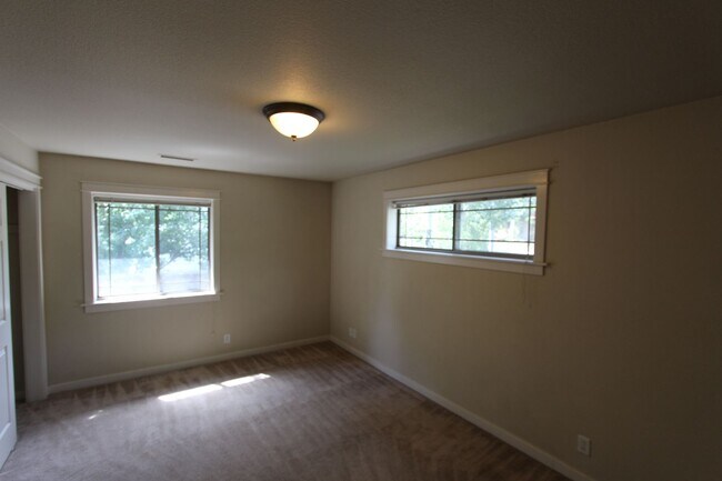 Foto del edificio - Spacious 3BR home Near NAU | New Carpet + Parking for 3 Vehicles