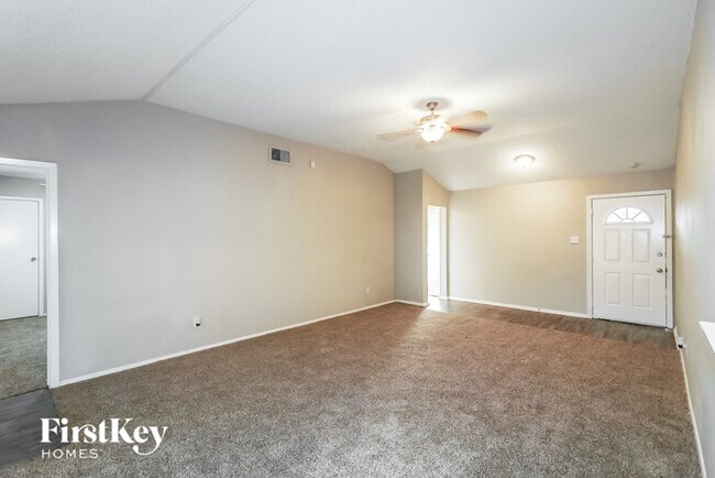 Building Photo - 12707 Glen Hollow Dr