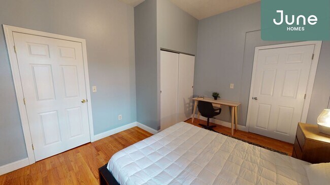 Building Photo - Queen room in 4-bed/2.0-bath Home