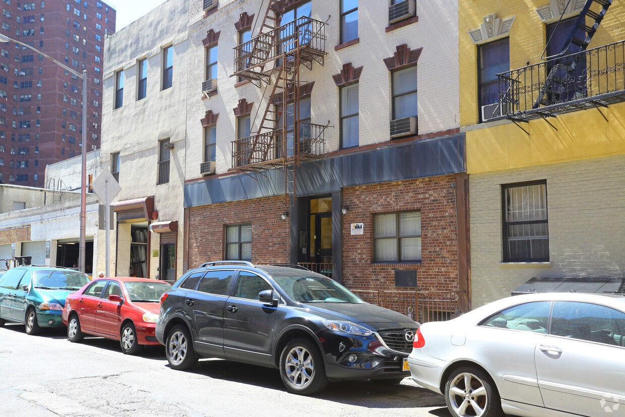 Building Photo - 336 E 95th St