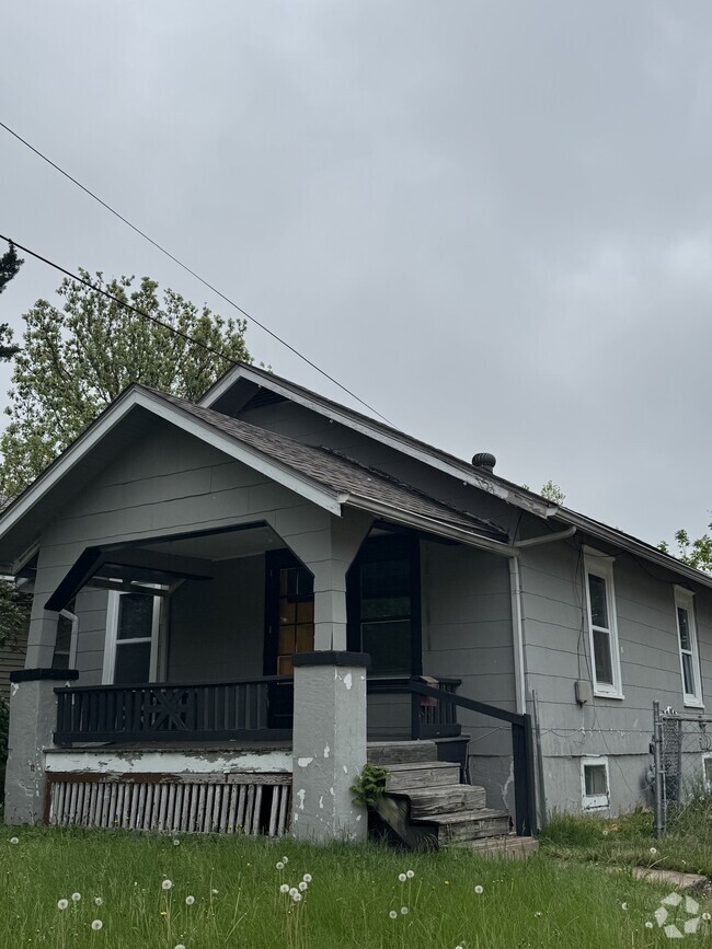 Building Photo - 2209 SW Martin Ct