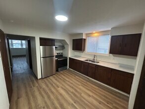 Building Photo - 2905 Burden Ave