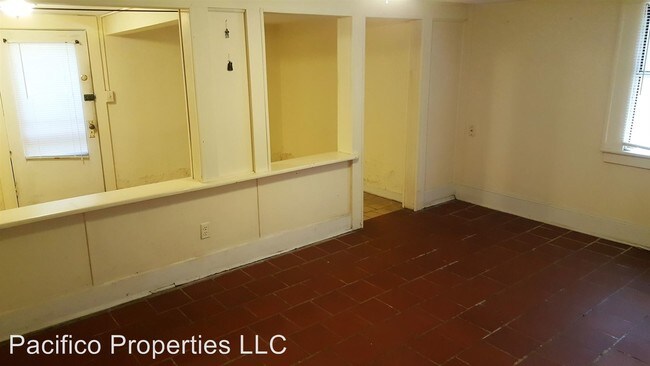 Building Photo - 2727 Riverside Ave