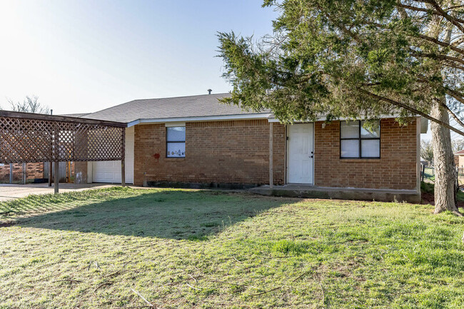 Building Photo - 404 E Texas Dr