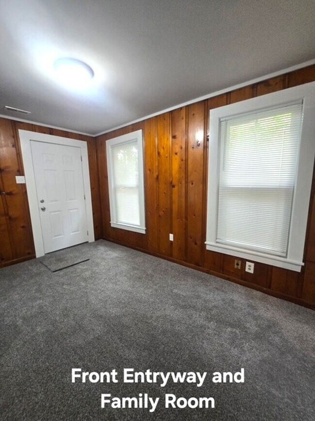 Foto del edificio - Completely Renovated House in the Douglas Heights Area  251119
