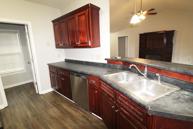 Building Photo - 1143B Southbend Dr