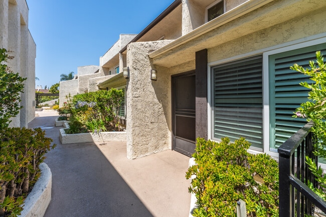 Building Photo - 4321 Matilija Ave