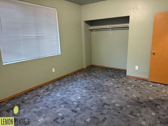 Building Photo - 1215 Ledwich Ave