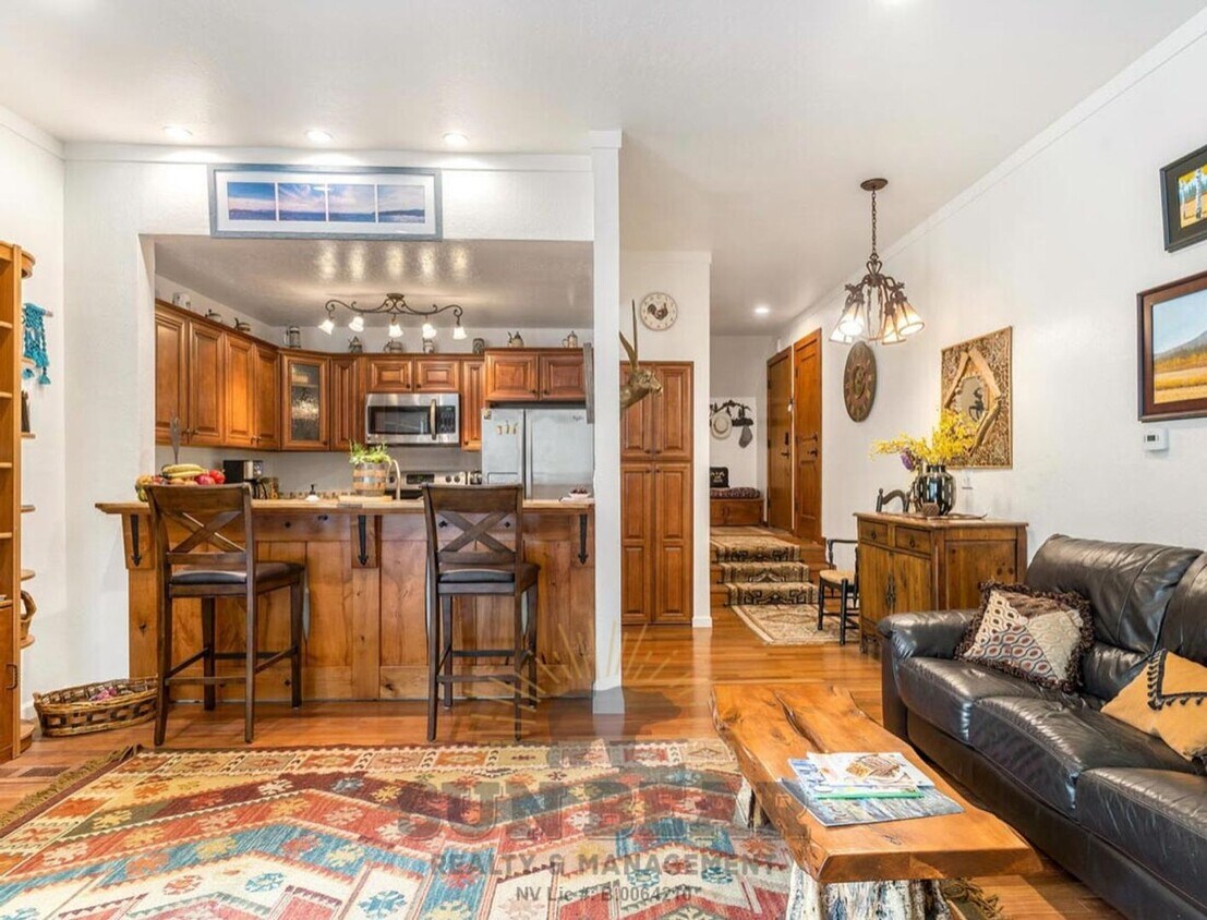 Foto principal - Adorable 2 Bedroom - Central Incline! 1 Do...
