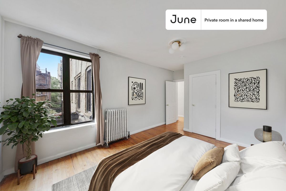 Foto principal - Room in Shared 3 bed/1 bath home