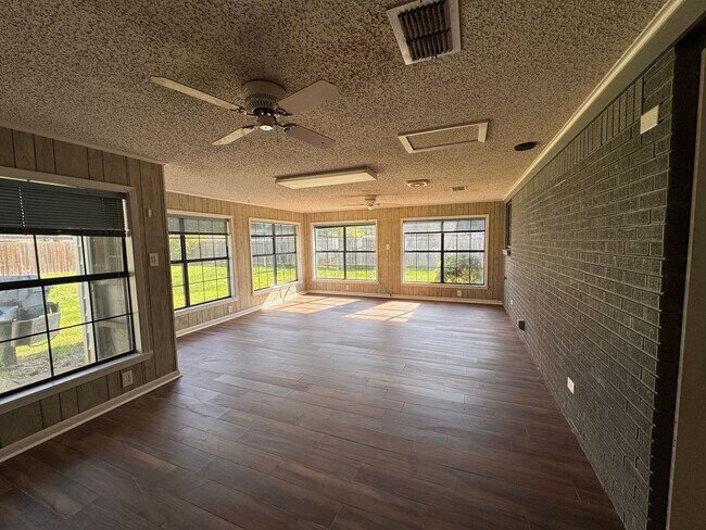 Foto del edificio - REMODELED SPACIOUS SOUTH BOSSIER HOME.