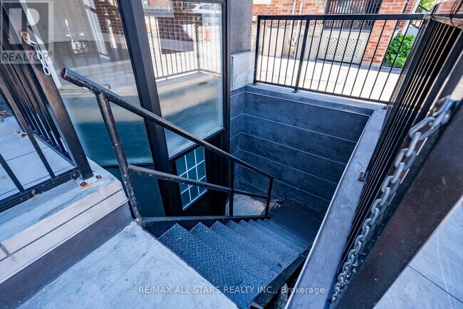 Photo du bâtiment - 6395 Main St