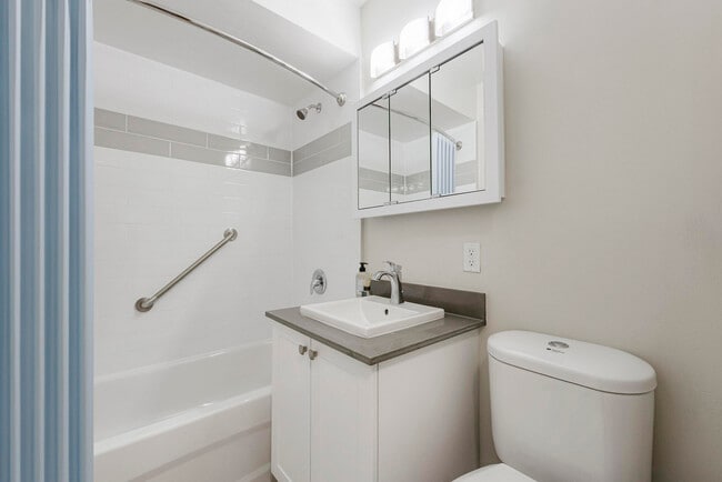 Building Photo - Lakewood Apartments II