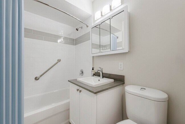 Photo du bâtiment - Lakewood Apartments II