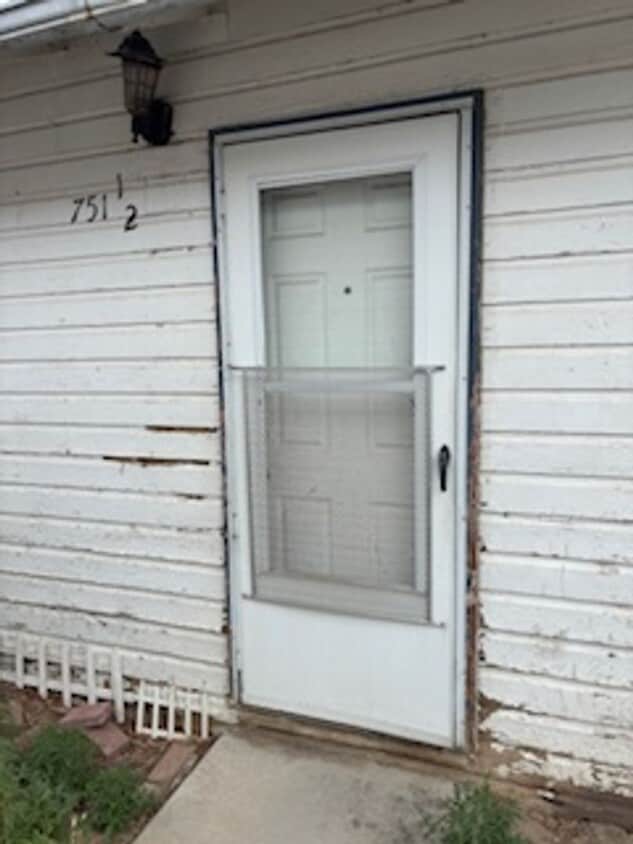 Primary Photo - Back House
